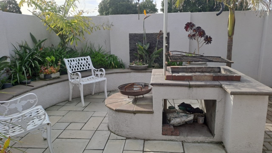 3 Bedroom Property for Sale in Loucharmante Western Cape